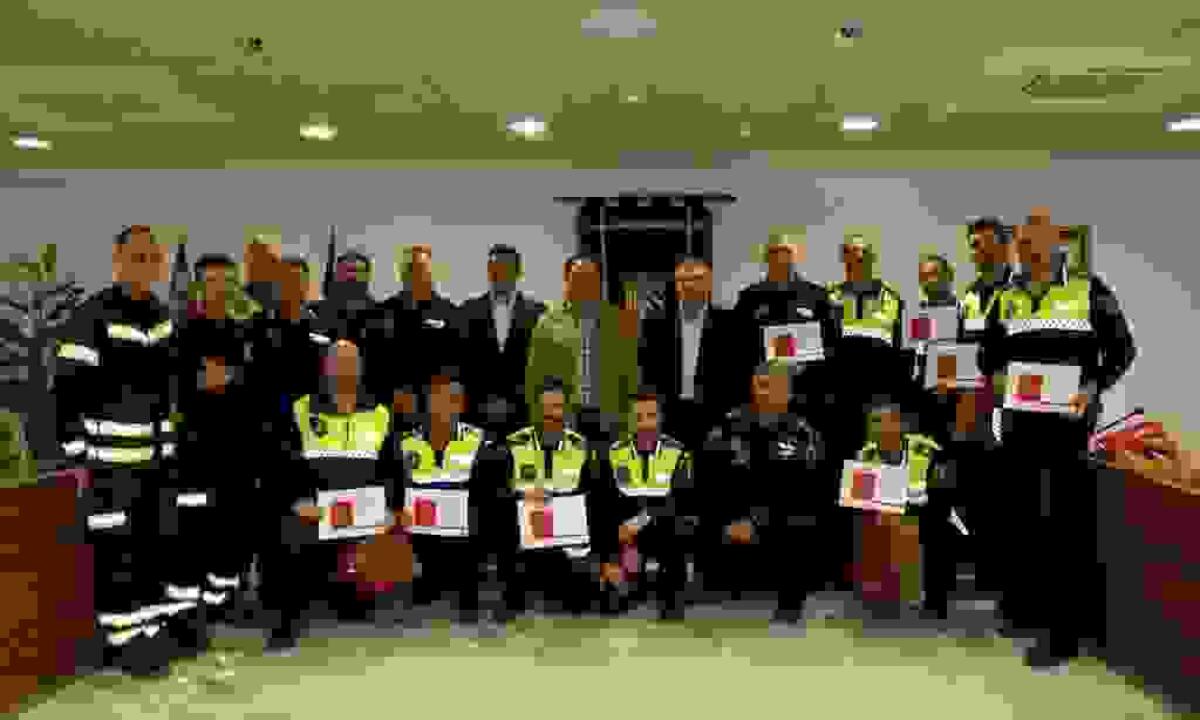 Entrega de diplomas a policías locales de Finestrat por el curso de “coordinación ante emergencias”
