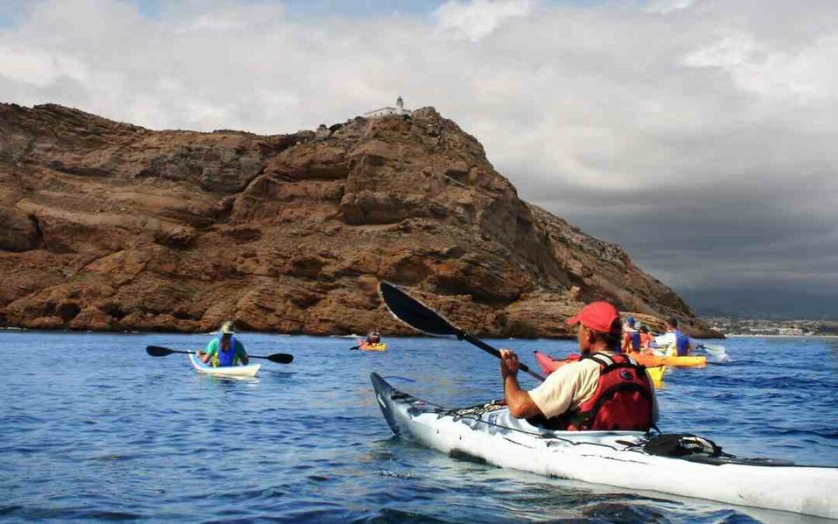 Vuelven las excursiones gratuitas en Kayak para los más jóvenes en l’Alfàs