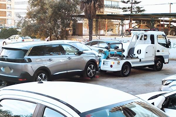 El PSOE denuncia que la mala señalización provoca la retirada de miles de vehículos al año en las zonas de estacionamiento regulado