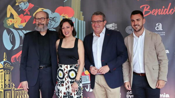 El actor Miguel Rellán recibe el ‘Skyliner 2024’ por su carrera y su contribución al cortometraje en la inauguración del VIII Skyline Benidorm Film Festival