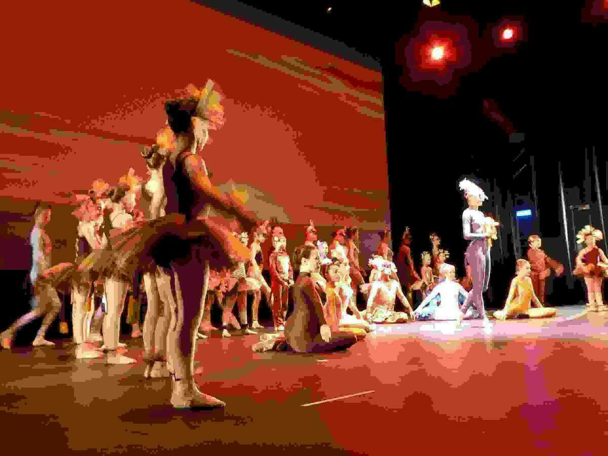 La Nucía · “Bailando con el Rey León” llenó de solidaridad l’Auditori