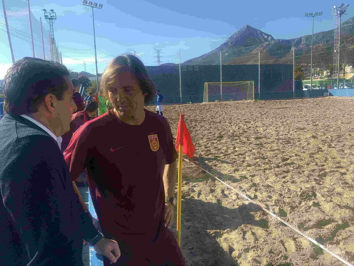 Amarelle dirige a la Selección China de Fútbol Playa en La Nucía 