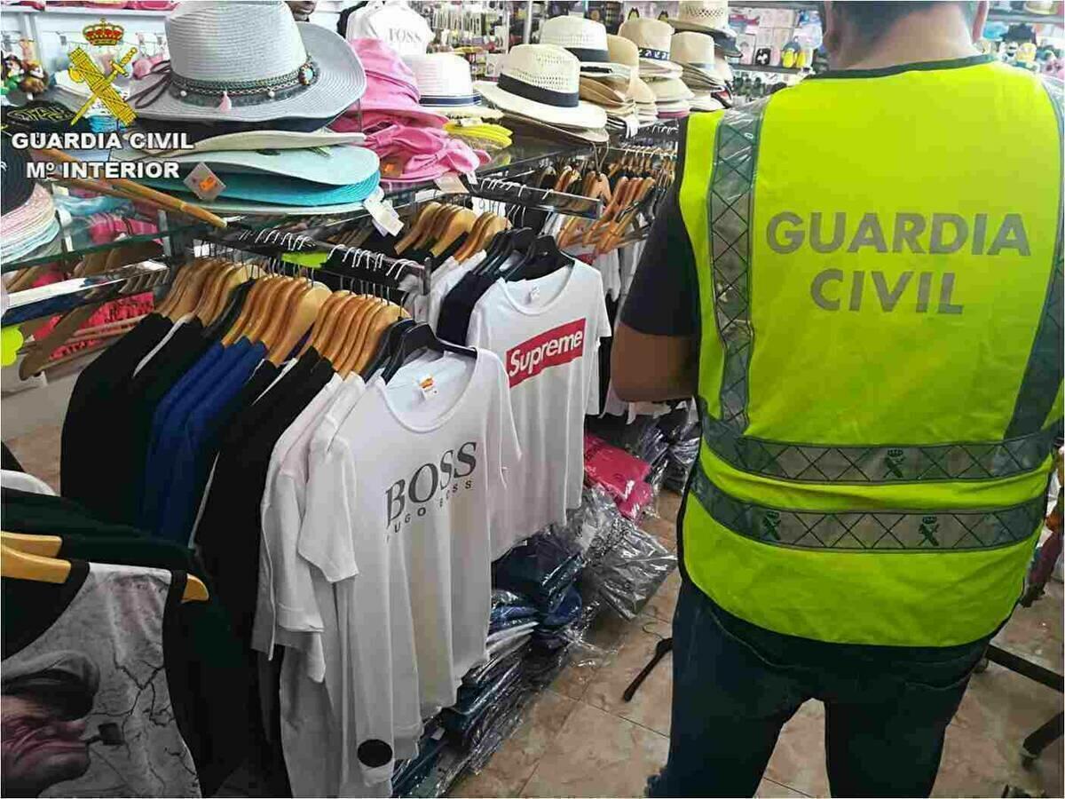 La Guardia Civil interviene más de 1.000 prendas falsificadas en tres comercios de L’Albir y Altea