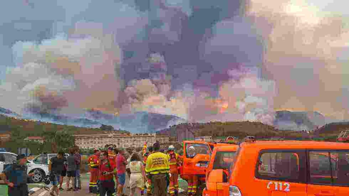 El incendio en Llutxent quema más de 2.600 hectáreas y afecta ya a 20 viviendas