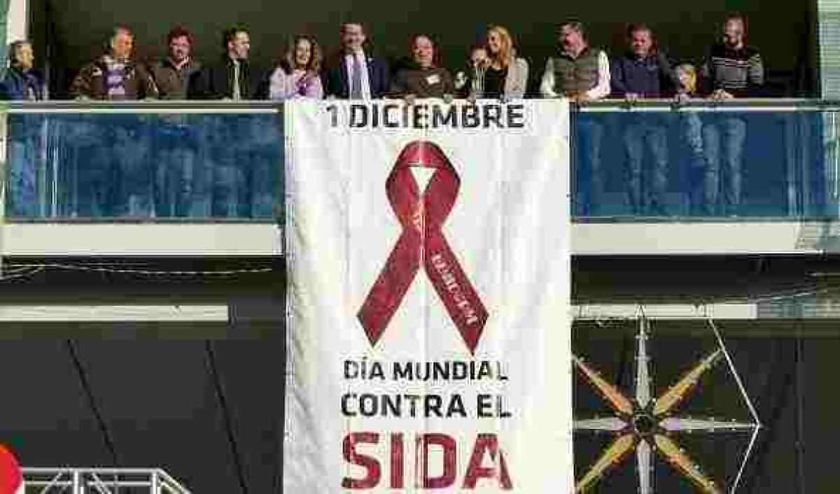 Benidorm se suma a la conmemoración del Día Mundial del SIDA