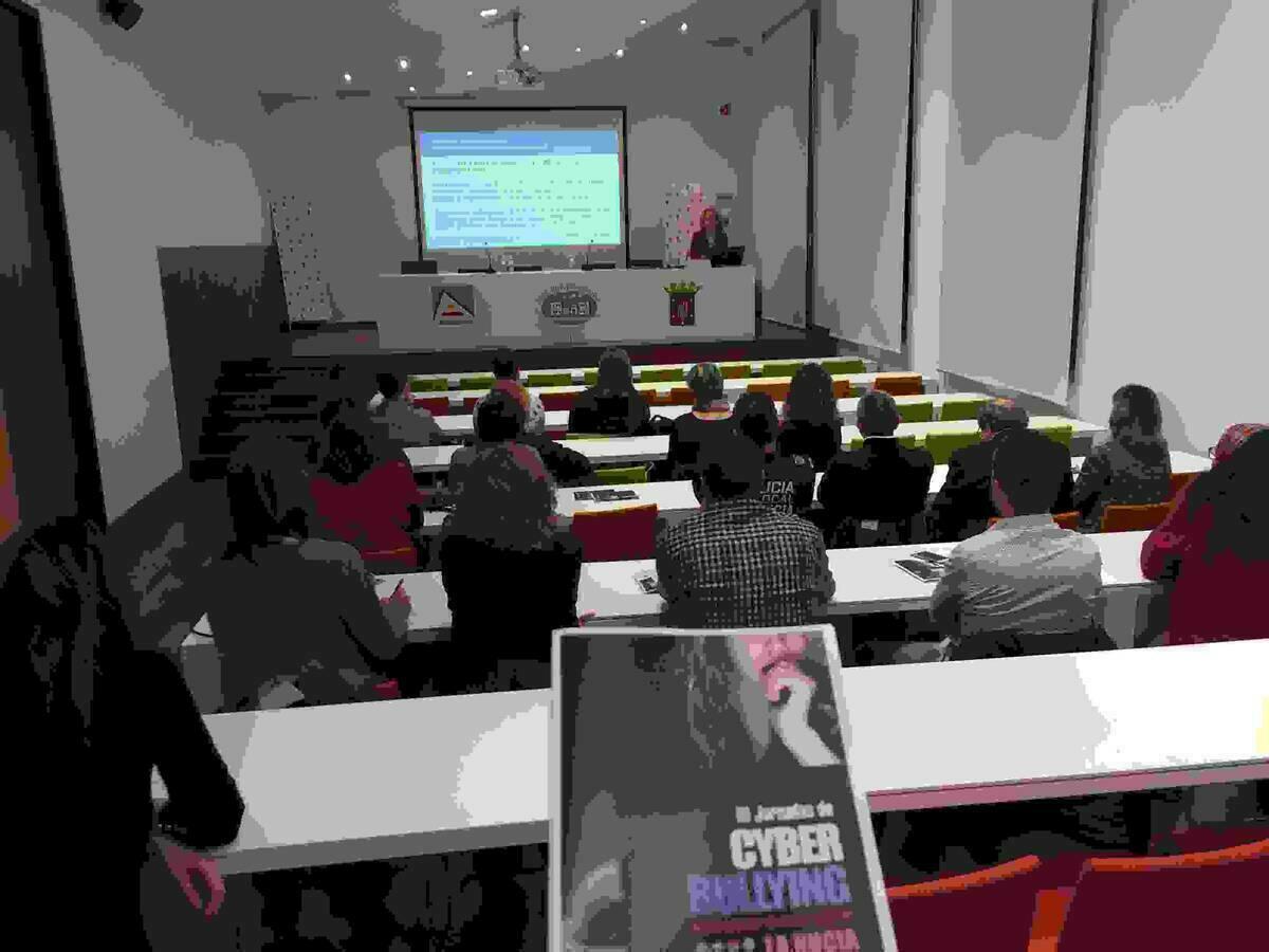 Esta tarde “Taller contra el  CyberBullying”  para profesores en el Instituto