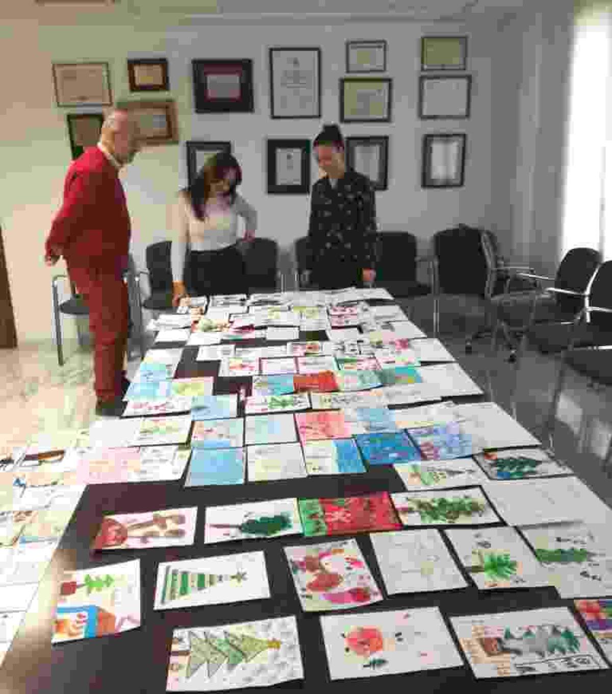 Más de 200 escolares de Finestrat participan en el XI Concurso de Postales Navideñas
