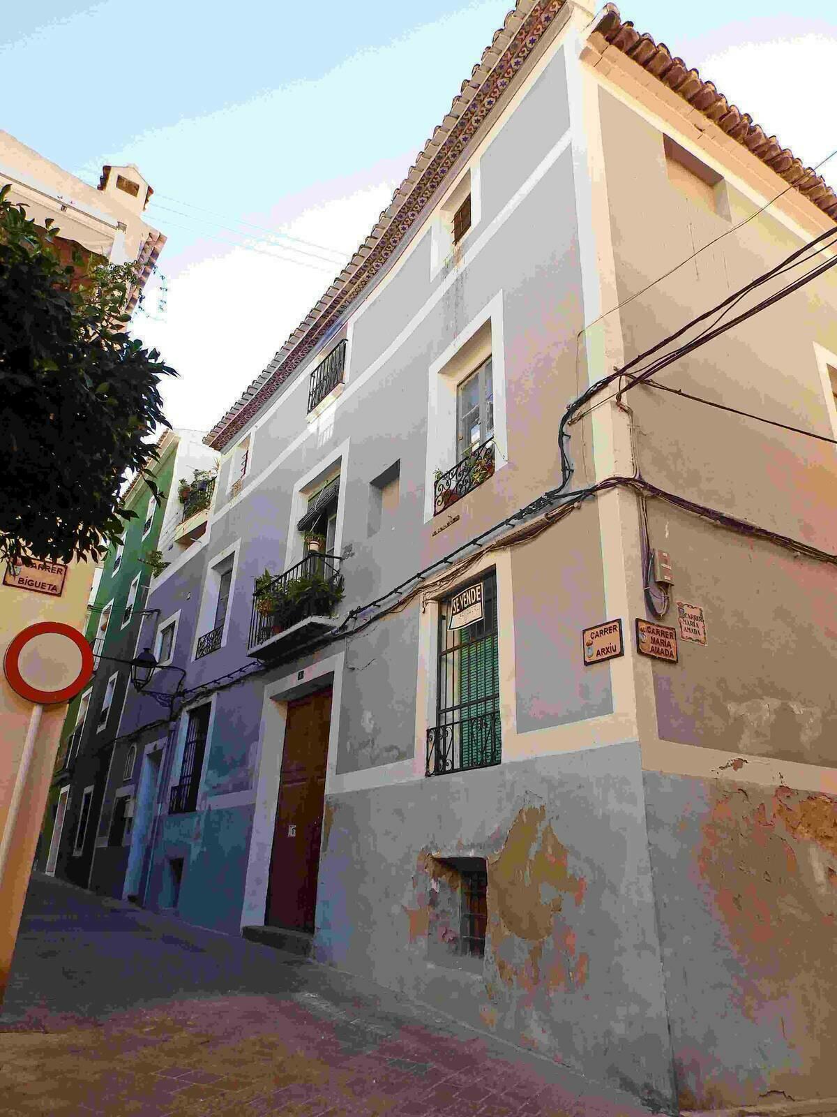 La Vila · El Ayuntamiento descubre el colegio Santa Marta en una casa del Casco Antiguo