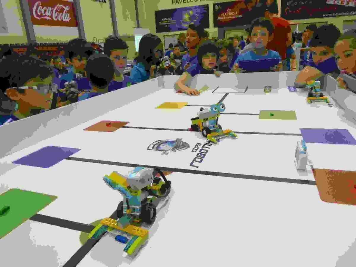 700 “pequeños ingenieros” participaron en la  “Competición de Robótica” en La Nucía