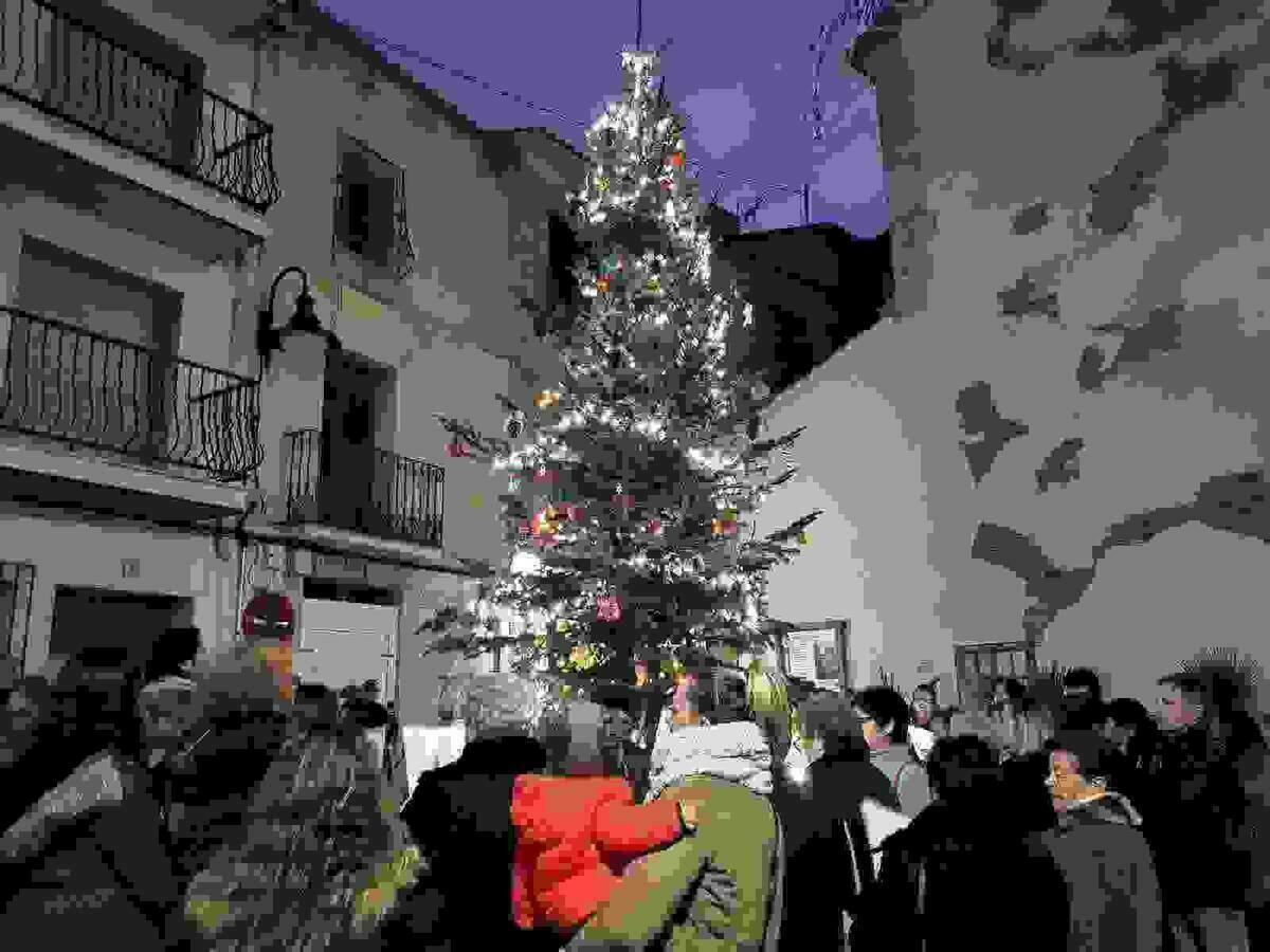 Finestrat dará la bienvenida a la navidad este viernes con el encendido del árbol y la inauguración del belén