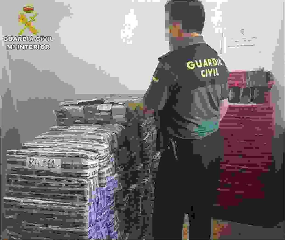 La Guardia Civil incauta 800 kilos de hachís a un conductor en Crevillente 