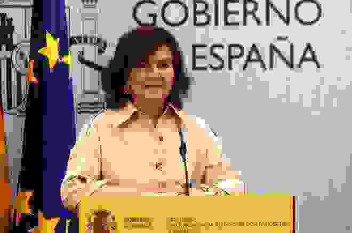 Carmen Calvo acusa a Casado y Rivera de "alinearse" con dirigentes xenófobos europeos