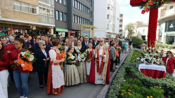 La celebración de la Fiesta de La Creu marca el inicio del mes de mayo en Benidorm 