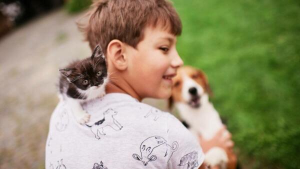 Los animales de compañía contribuyen a mejorar el bienestar emocional de los jóvenes 