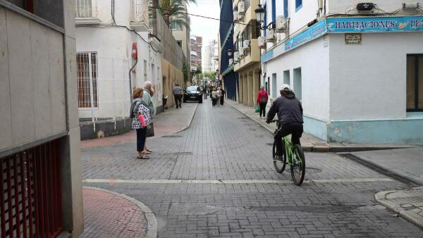 Benidorm inicia las obras de renovación de agua potable y alcantarillado en la calle Pérez Martorell