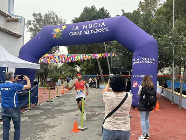 Alicia Gil y el nuciero Mateo San José ganan la XIX Carrera Pedestre de Sant Vicent 